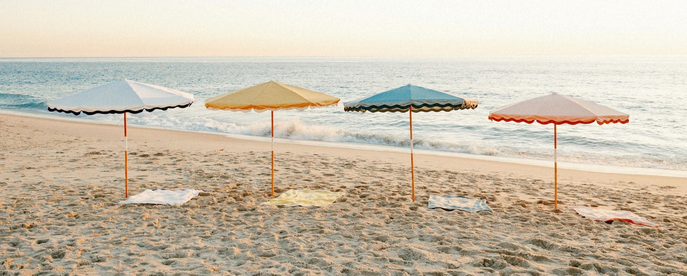 Serviette De Plage Business & Pleasure Co - Océan Et Rayures Roses - Neuve