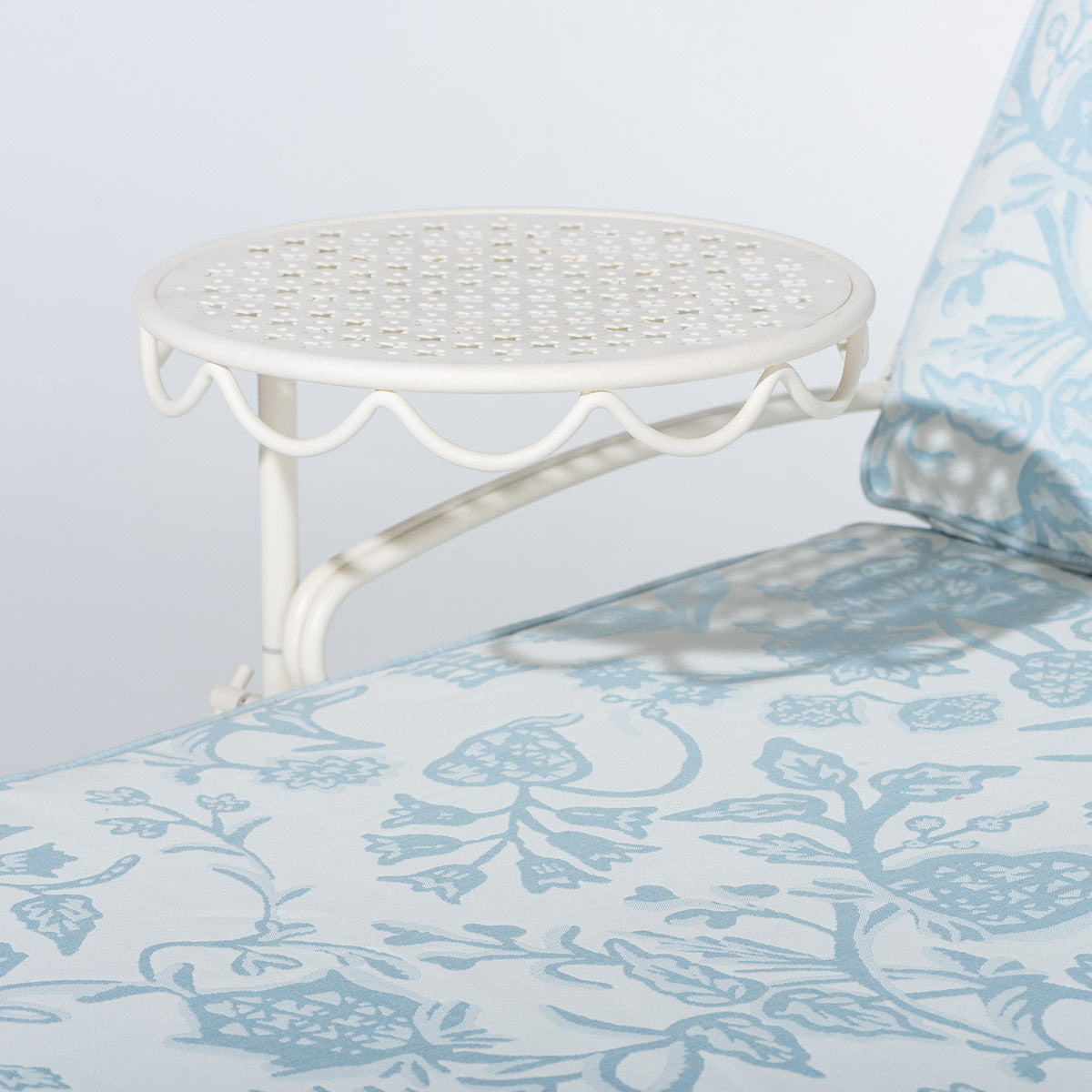 The Al Fresco Sun Lounger in Hanalai Bay Blue Jacquard | Antique White Frame