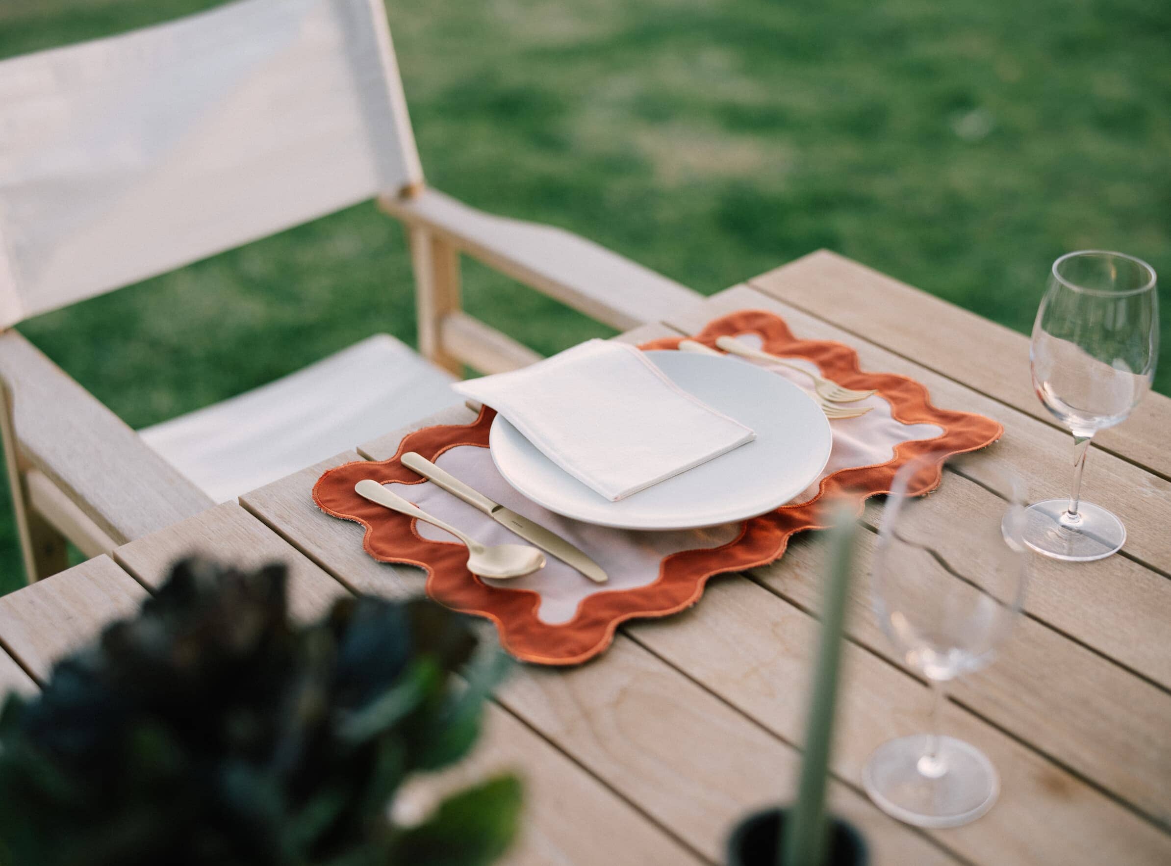 Riviera pink placemat on an outdoor dining table