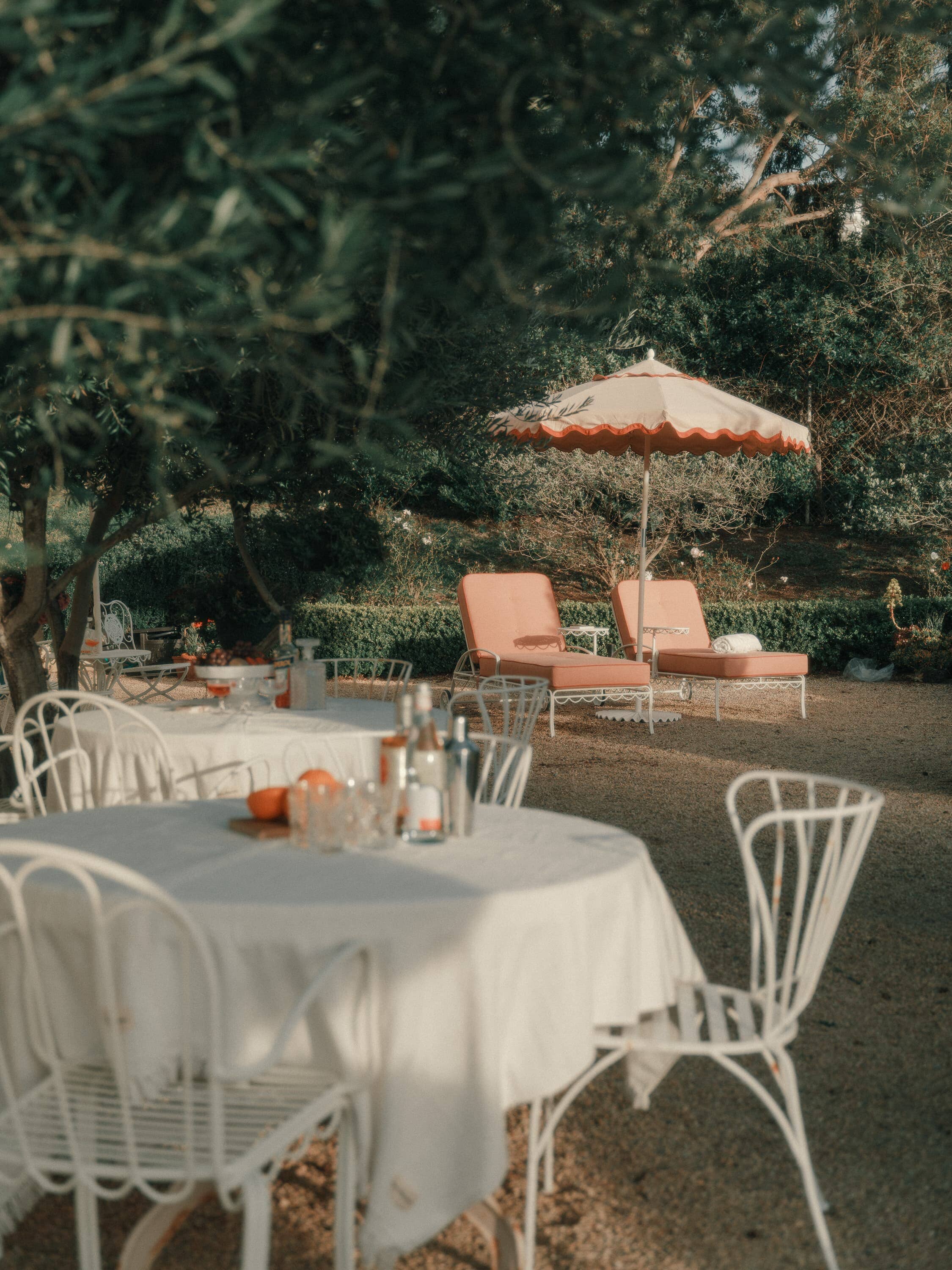 outdoor dining tables with white table cloths