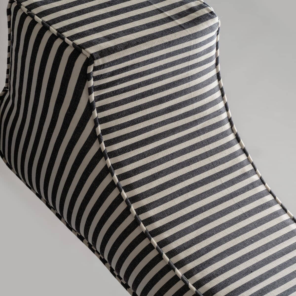 zoomed in image of curved edge of pillow