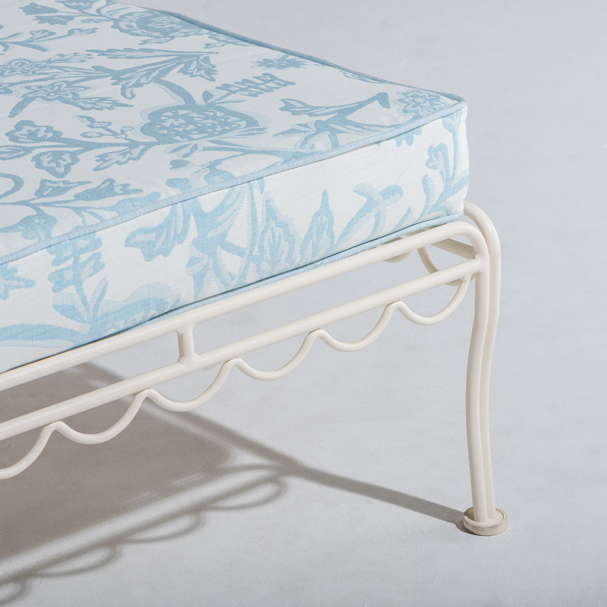 The Al Fresco Sun Lounger in Hanalai Bay Blue Jacquard | Antique White Frame