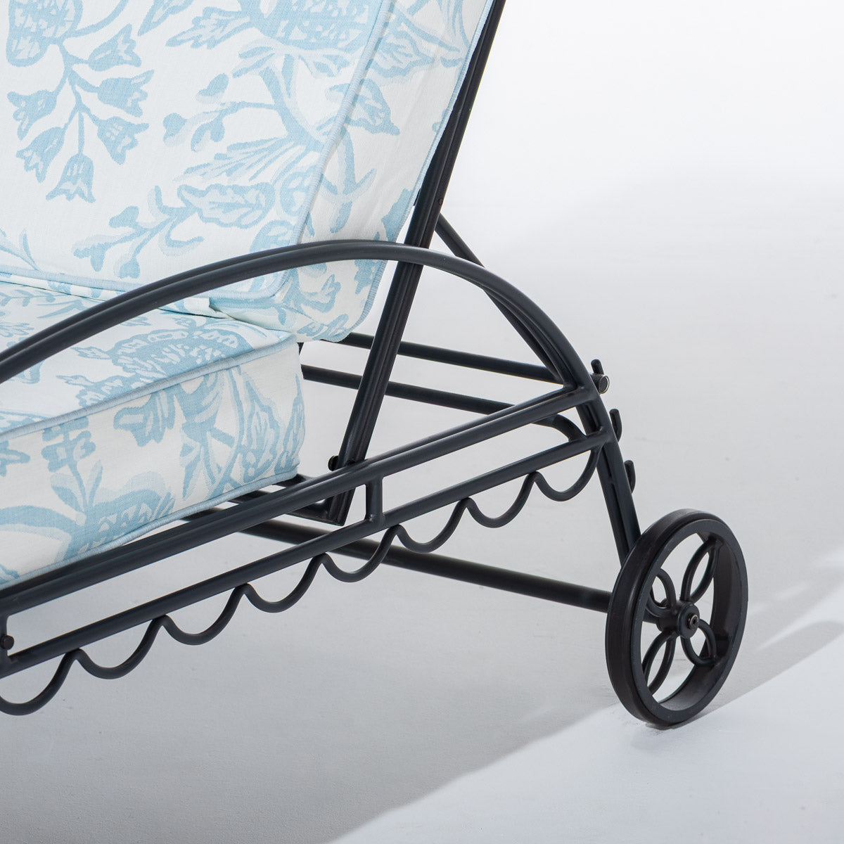 The Al Fresco Sun Lounger in Hanalai Bay Blue Jacquard | Vintage Black Frame