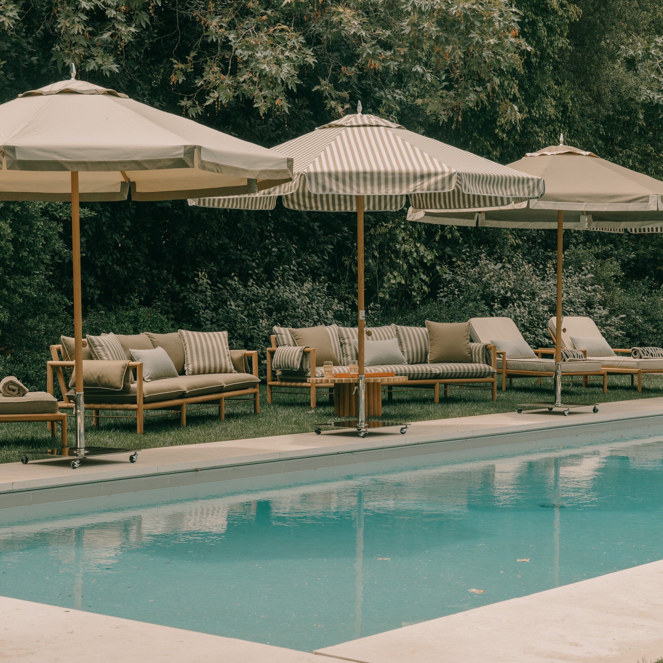 The Resort Market Umbrella x Jenni Kayne & California Stripe Resort Market Umbrella Kit Business & Pleasure Co Aus 