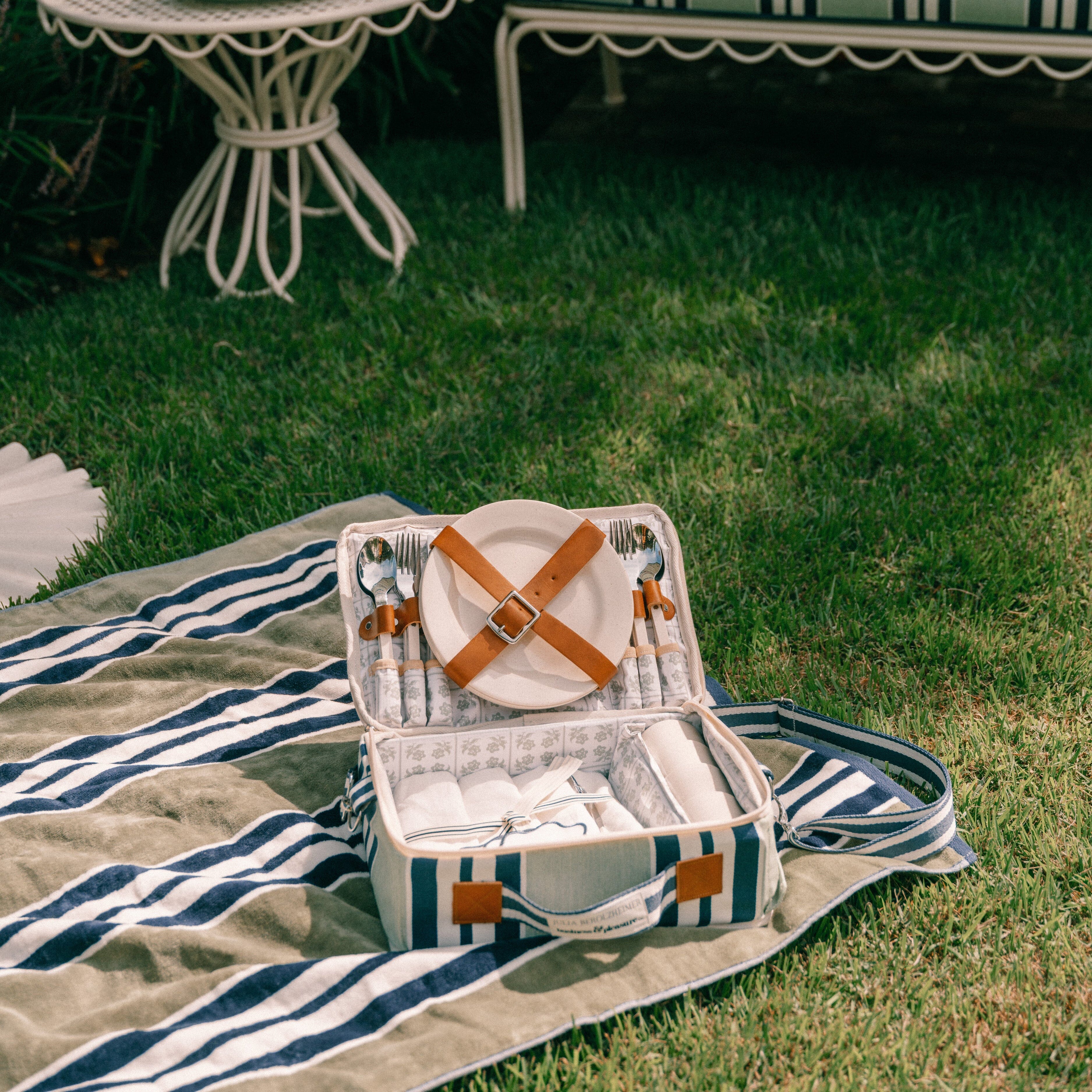The Picnic Set x Julia Berolzheimer in Green Stripes Picnic Set B&P Co. x Julia Berolzheimer 