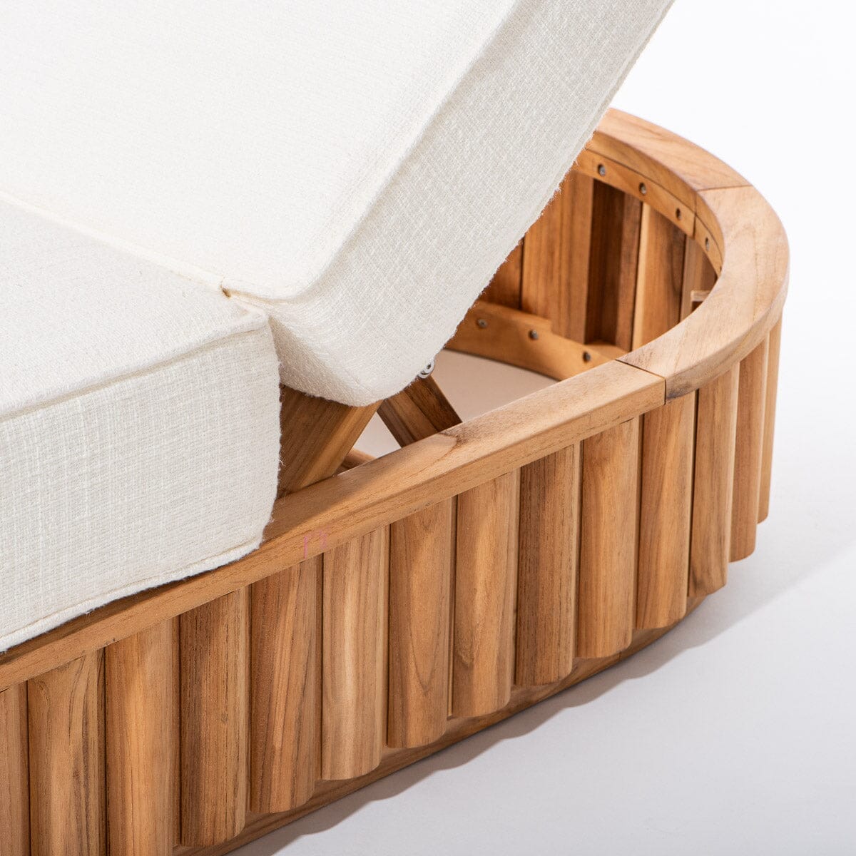 Daisy Sun Lounger in Boucle Antique White | Teakwood Frame Daisy Sun Lounger Kit Business & Pleasure Co Aus 