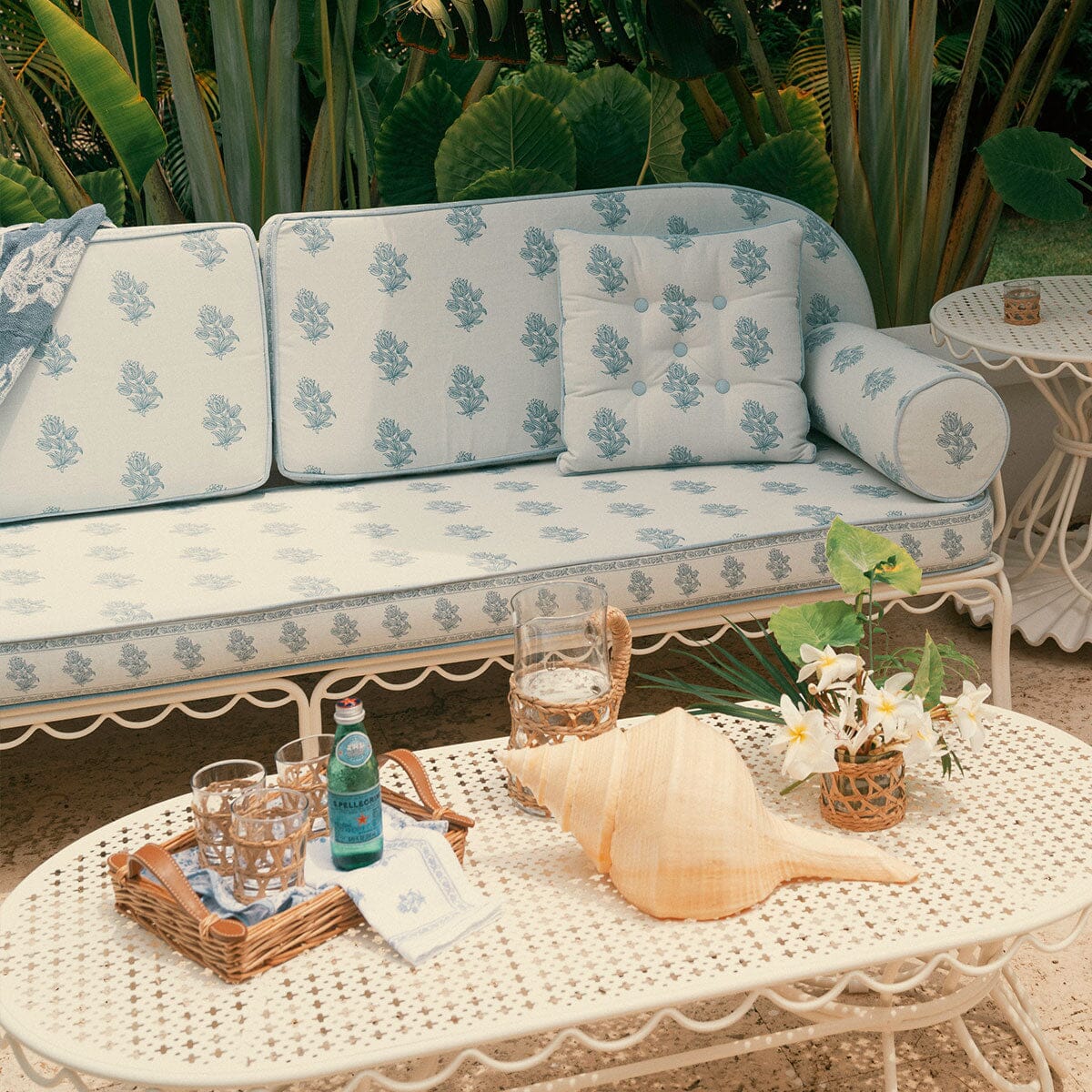 The Al Fresco Sofa by Amanda Lindroth Al Fresco Sofa Kit B&P by Amanda Lindroth 