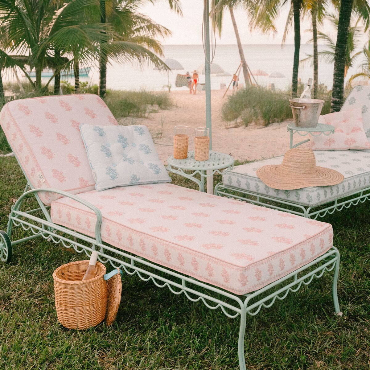 The Al Fresco Sun Lounger by Amanda Lindroth Al Fresco Sun Lounger Kit B&P by Amanda Lindroth 
