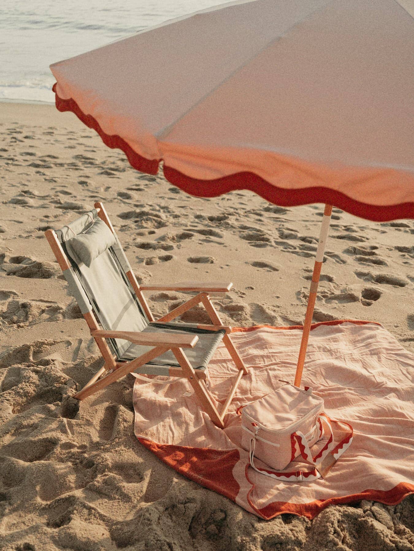 Riviera pink beach set up with amalfi umbrella, chair and accesories. 