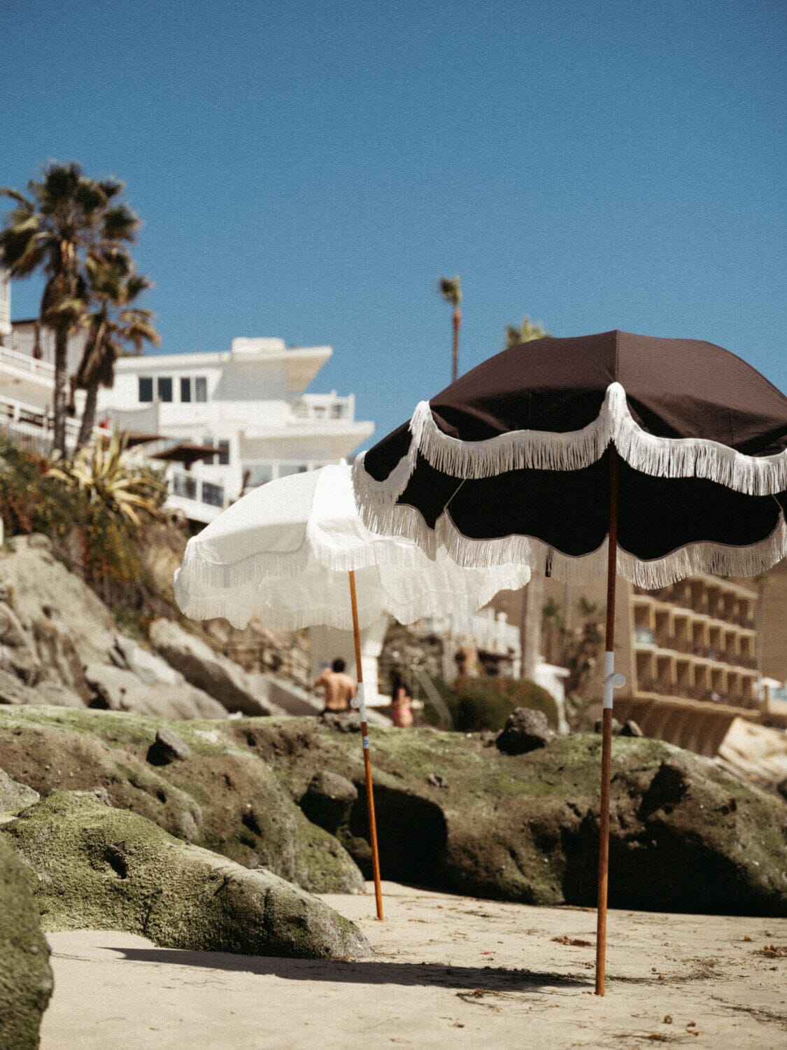 The Holiday Beach Umbrella - Vintage Black